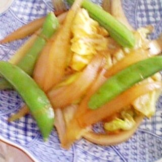 新玉葱とスナックエンドウの炒め物